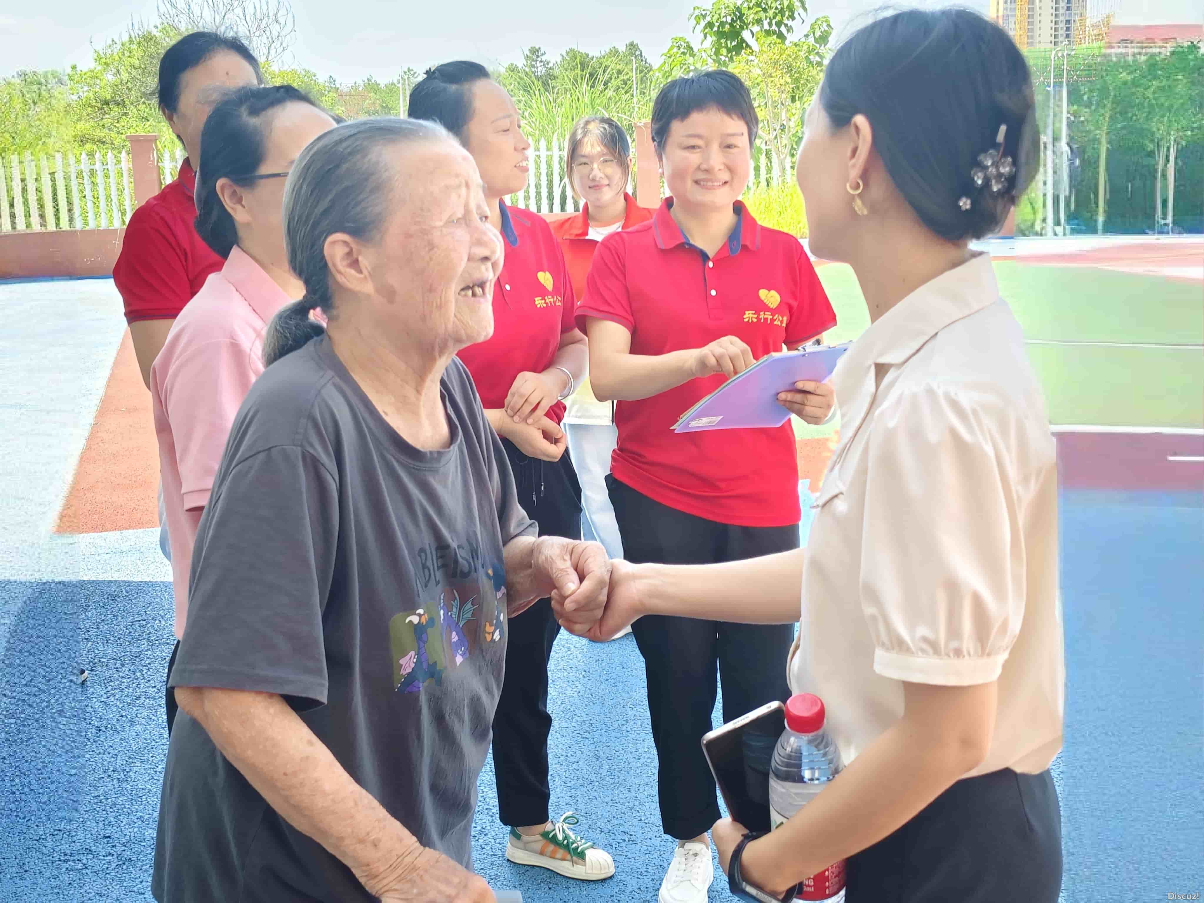 20240730关爱老人-进乐晚晴养老院送清凉活动 (21).jpg
