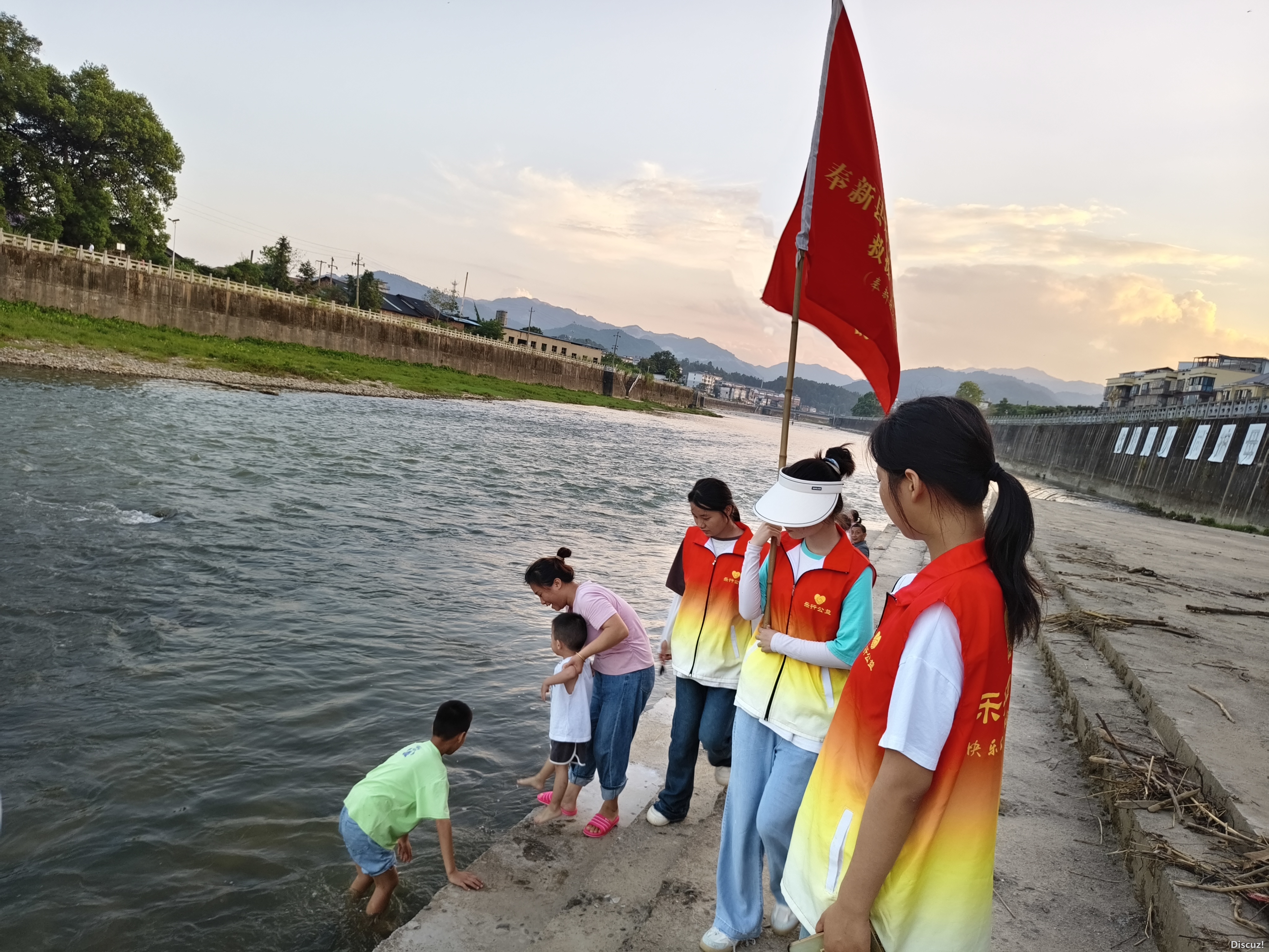 20240802（上富办事处防溺水巡河） (8).jpg