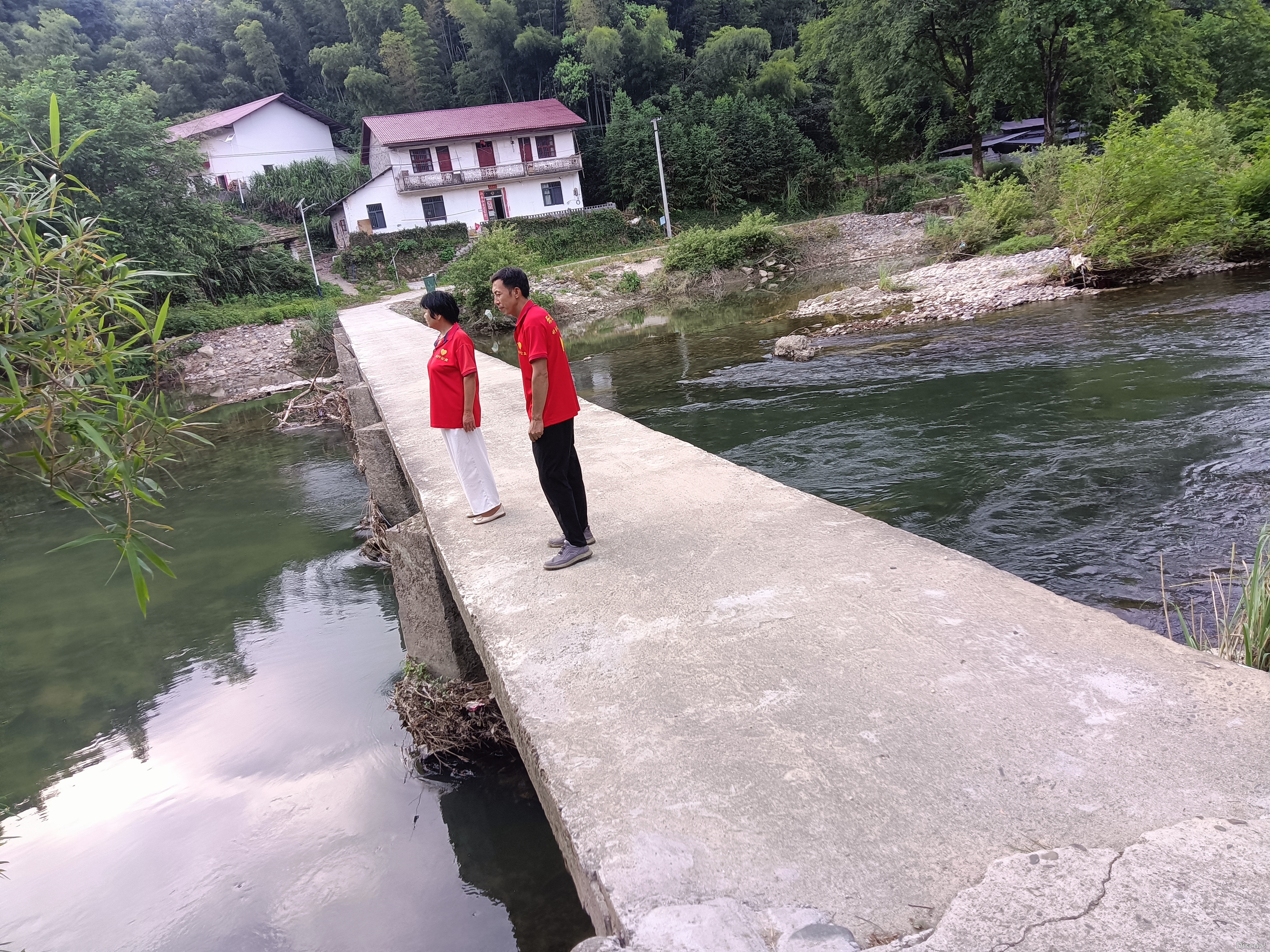 20240810  (甘坊办事处防溺水巡河） (2).jpg