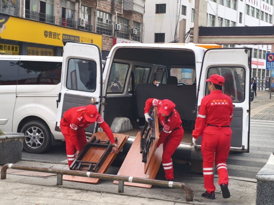 20241101奉新应急救援大队协助奉新中医院搭帐篷 (8).jpg