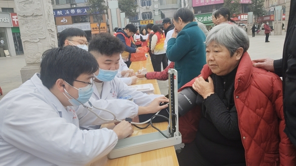 2026.03.05 学雷锋纪念日活动群 (12).jpg