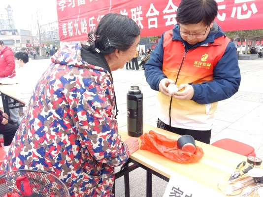 2026.03.05 学雷锋纪念日活动群 (50).jpg