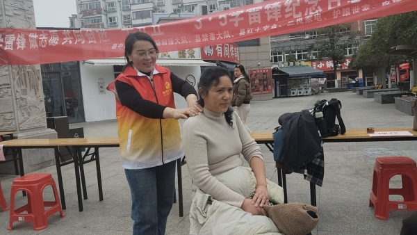2026.03.05 学雷锋纪念日活动群 (61).jpg