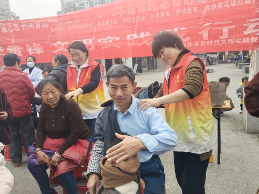 2026.03.05 学雷锋纪念日活动群 (81).jpg