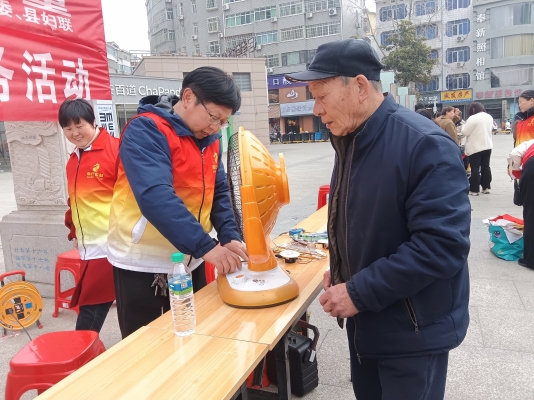2026.03.05 学雷锋纪念日活动群 (85).jpg
