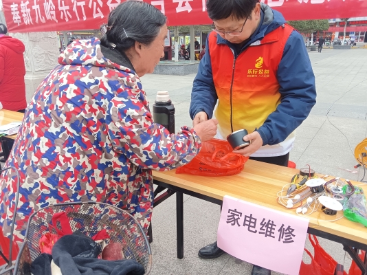 2026.03.05 学雷锋纪念日活动群 (67).jpg