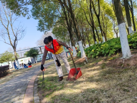 2026.03.14 湿地公园捡拾垃圾环保行动 (25).jpg