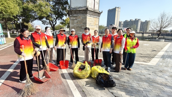 2026.03.14 湿地公园捡拾垃圾环保行动 (32).jpg