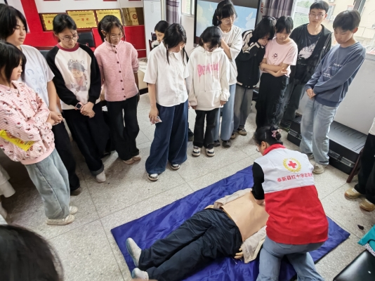 2026.04.17 筑牢安全防线，关爱困境儿童 (10).jpg