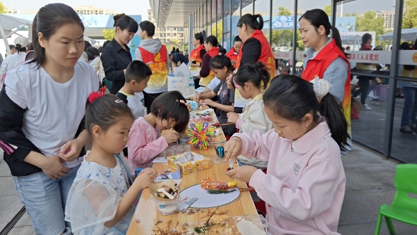 2026.04.18 天工开物·智趣书香读书集市 (25).jpg
