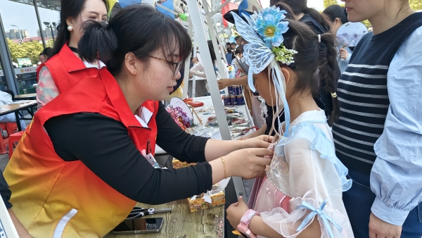 2026.04.18 天工开物·智趣书香读书集市 (35).jpg