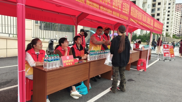 2026.06.09 暖心助考，温情护航高考志愿服务活动 (8).jpg