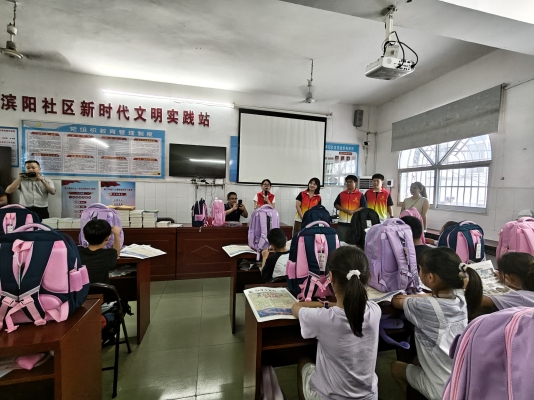 2026.07.22 红星少年报慰问滨阳班 (37).jpg
