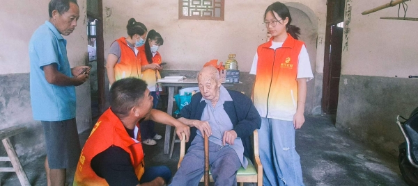 026.08.01 致敬英雄 关爱老兵慰问抗美援朝老兵邹志荣 (36).jpg