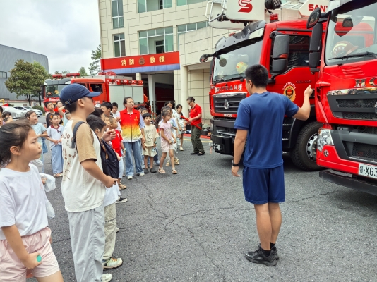 2026.08.12 七彩课堂消防研学 (55).jpg