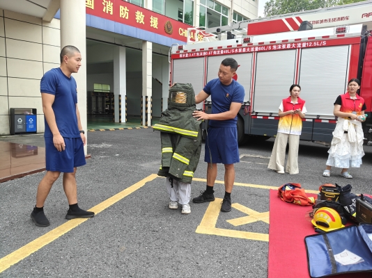2026.08.18 七彩课堂消防研学 (37).jpg