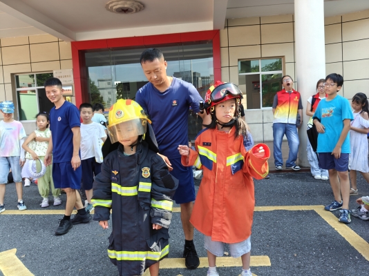 2026.08.19 七彩课堂消防研学 (9).jpg