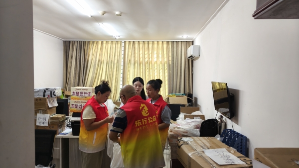 2026.09.19 协助县委办丰收节活动整理物资 (10).jpg