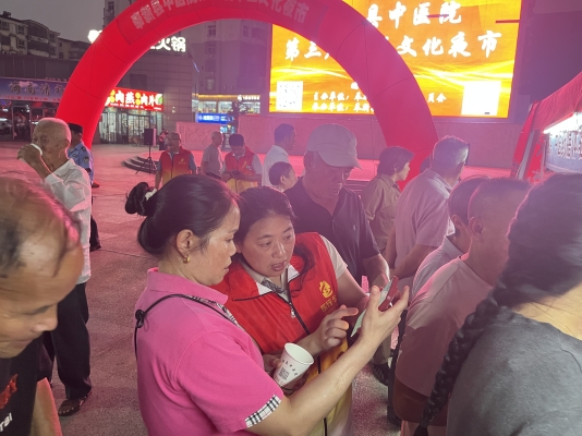 2026.09.24 协助中医院举行中医夜市 (46).jpg