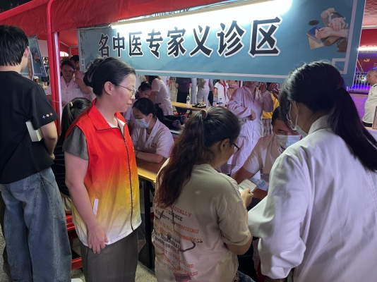 2026.09.24 协助中医院举行中医夜市 (44).jpg