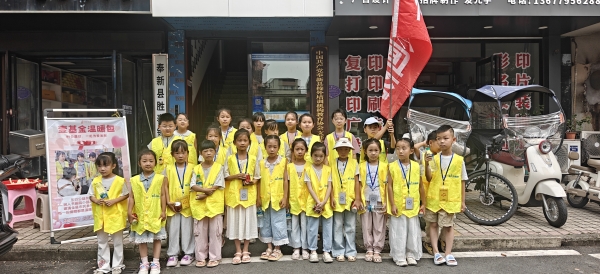 2026.09.26 树人画院开展温暖包义卖活动 (1).jpg